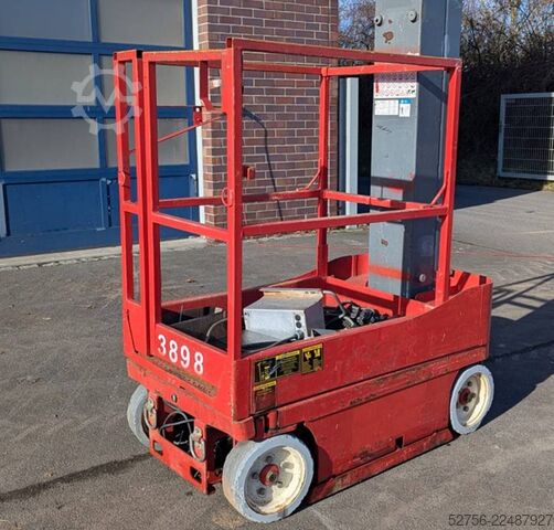 Scissor lift SkyJack SJ12