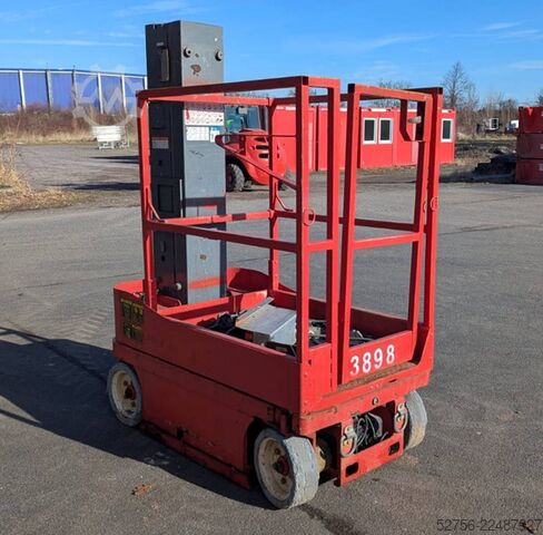 Scissor lift SkyJack SJ12
