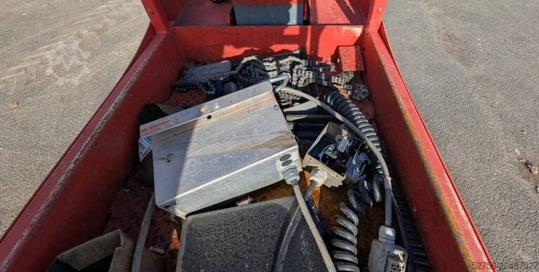 Scissor lift SkyJack SJ12