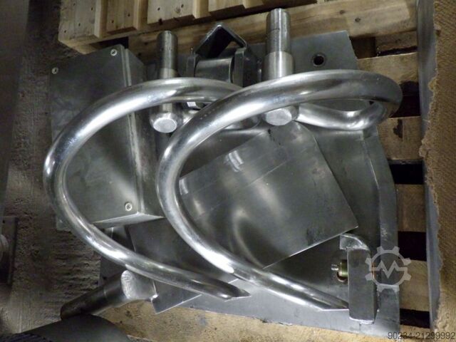 Gebrauchter Edelstahl-Planetenmischer Grieser Modell VPL 350 mit Mischbehältern. GRIESER VPL 350