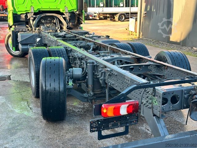 LKW-Fahrgestell MERCEDES-BENZ Actros 2551 6x2 LL Lenk/Lift  Retarder