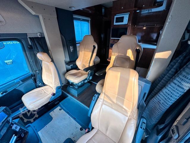 Viehtransporter LKW SCANIA R380 6x2 LL 7 Pferde + Bad/ TV/ WC/ Küche