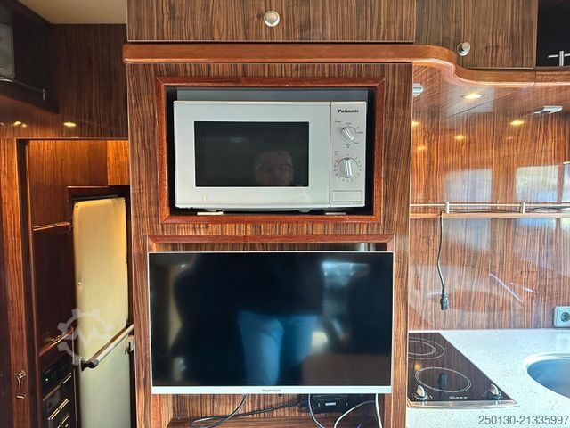 Viehtransporter LKW SCANIA R380 6x2 LL 7 Pferde + Bad/ TV/ WC/ Küche