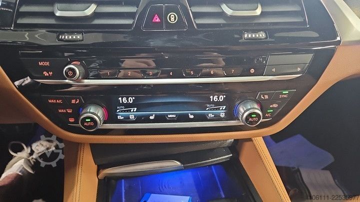 Kleinbus BMW 530 i xDrive M Sport Laser/Panorama/AHK/HarmanKa