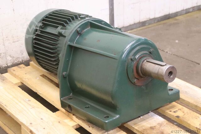 Getriebemotor 5,5 kW 56 U/min Bauer 930/410/H375 mm