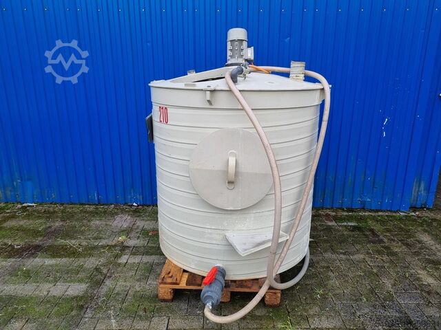 Plastic agitator tank