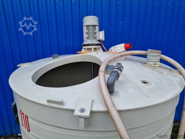 Plastic agitator tank