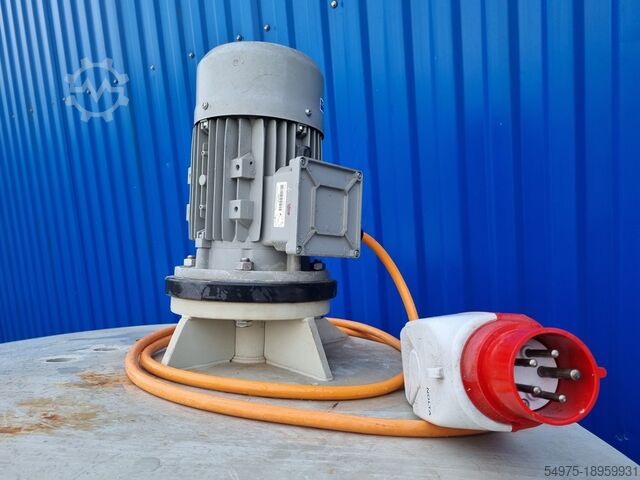 Plastic agitator tank