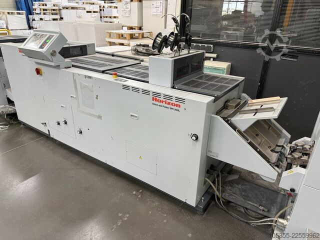 Querformat-Broschürenfertiger mit Dreimesser-Schneider Horizon SPF-200L