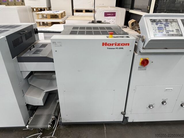 Querformat-Broschürenfertiger mit Dreimesser-Schneider Horizon SPF-200L
