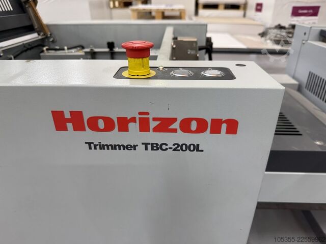 Querformat-Broschürenfertiger mit Dreimesser-Schneider Horizon SPF-200L
