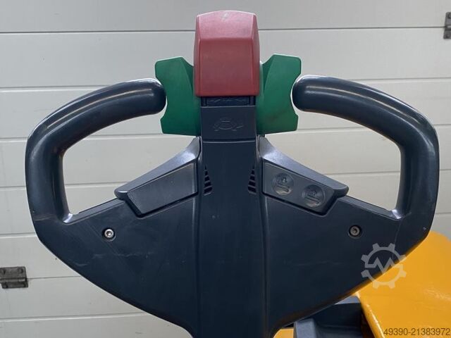 Electric pedestrian stacker, low-lift pallet truck, pallet truck (Ameise), pedestrian stacker, palle JUNGHEINRICH EJE 120