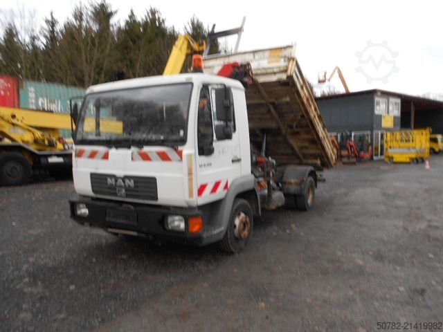 Tipper van MAN MAN LE8.150 mit Palfinger PKG7001