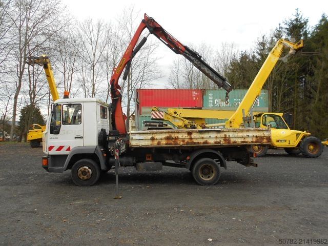 Tipper van MAN MAN LE8.150 mit Palfinger PKG7001