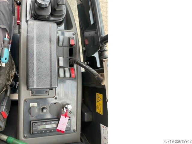 Van Komatsu Komatsu WA 80M-8E0