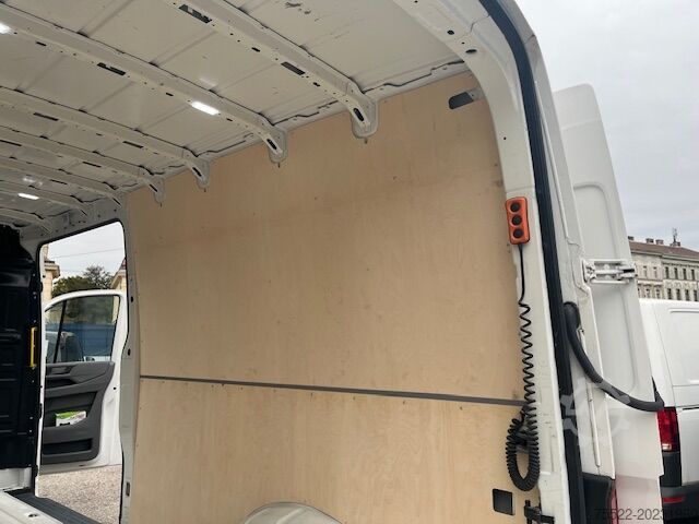 Box van high + long VW Crafter