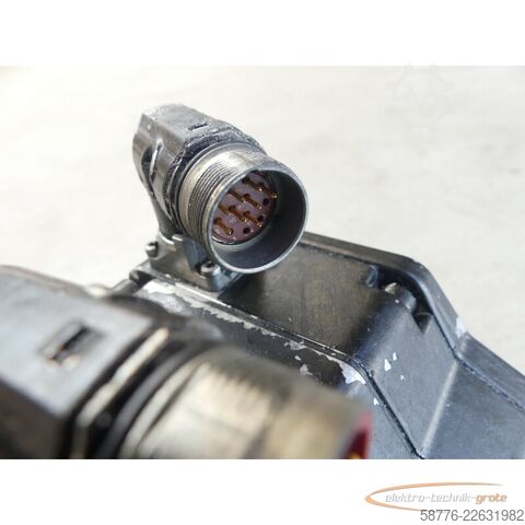 Control unit KUKA 1FK7081-5AZ91-1ZZ9-Z S04 Servomotor SN: YFC351075181027
