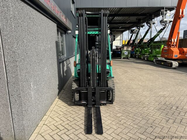 Mitsubishi FG25N Triplex 550 Lift Height / Freelift / Sideshift / 4th Function LPG 2013 MITSUBISHI FG25N Triplo 550 Freelift / Sideshift / 4e functie LPG 2013