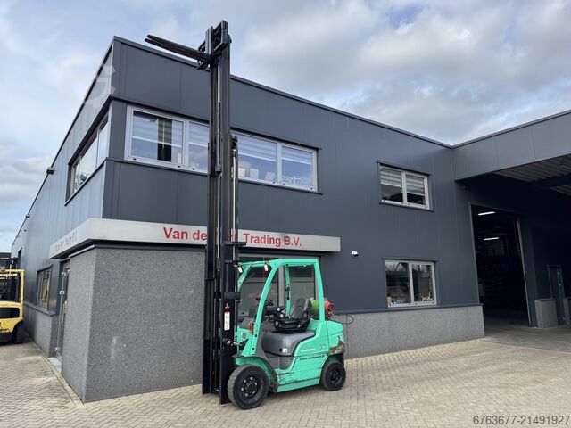 Mitsubishi FG25N Triplex 550 Freelift / Sideshift / 4th Function LPG 2013 MITSUBISHI FG25N Triplo 550 Freelift / Sideshift / 4e functie LPG 2013