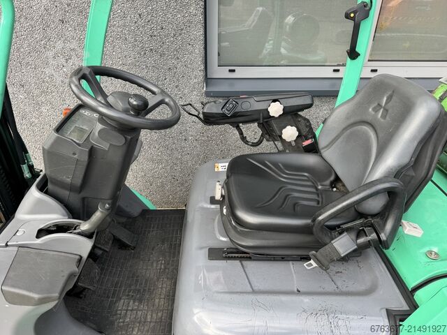 Mitsubishi FG25N Triplex 550 Freelift / Sideshift / 4th Function LPG 2013 MITSUBISHI FG25N Triplo 550 Freelift / Sideshift / 4e functie LPG 2013