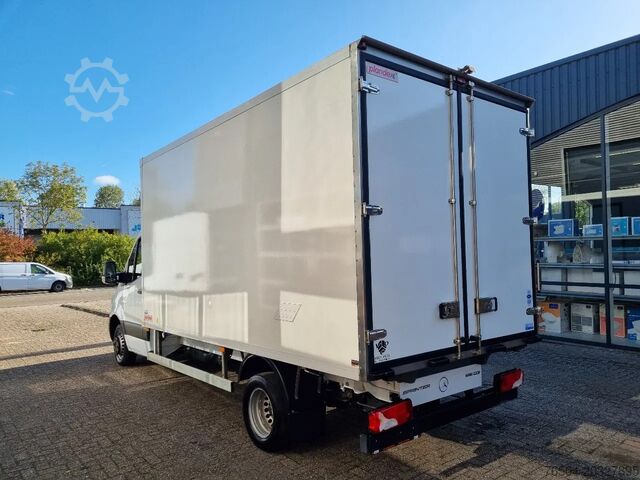 Refrigerated/freezer transport (closed box) Mercedes-Benz Sprinter 516 CDI Kuhlkoffer/ Carrier/ 8 PALLETS...