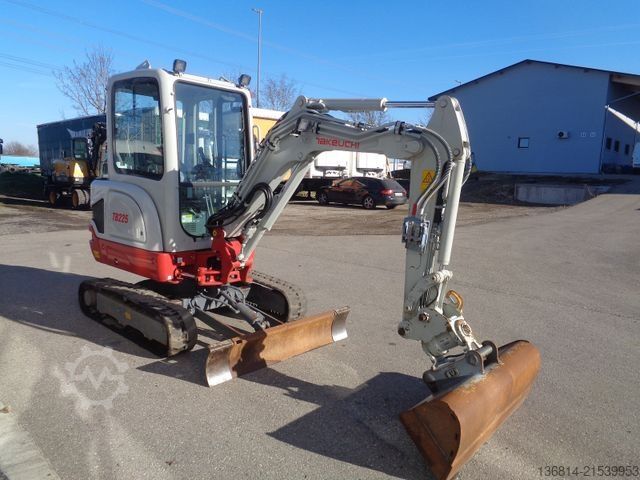 Minibagger TAKEUCHI TB 225 Powertilt Löffel Taklock 2.400 kg