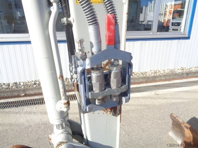 Minibagger TAKEUCHI TB 225 Powertilt Löffel Taklock 2.400 kg