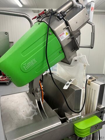 Beverage production machine Zumex Food Engineering MASTERY Commercial Cold Press Juicer