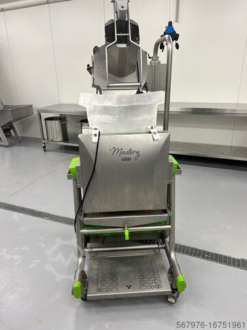 Beverage production machine Zumex Food Engineering MASTERY Commercial Cold Press Juicer