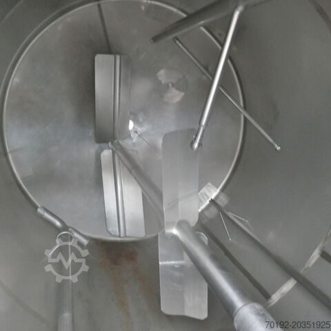 8000 Liter isolierter Rührwerksbehälter aus V2A mit Balkenrührwerk und CIP-Sprühkugeln  7241