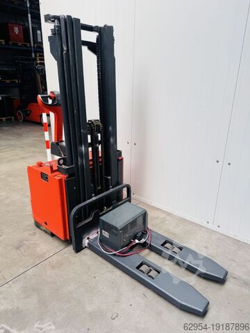 High Lift stacker Linde L 16 Triplex